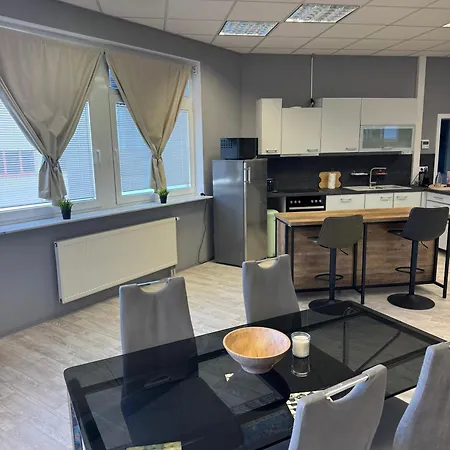 Stilvolles & Klimatisiertes Loft Mit Ausblick In Ferne 公寓